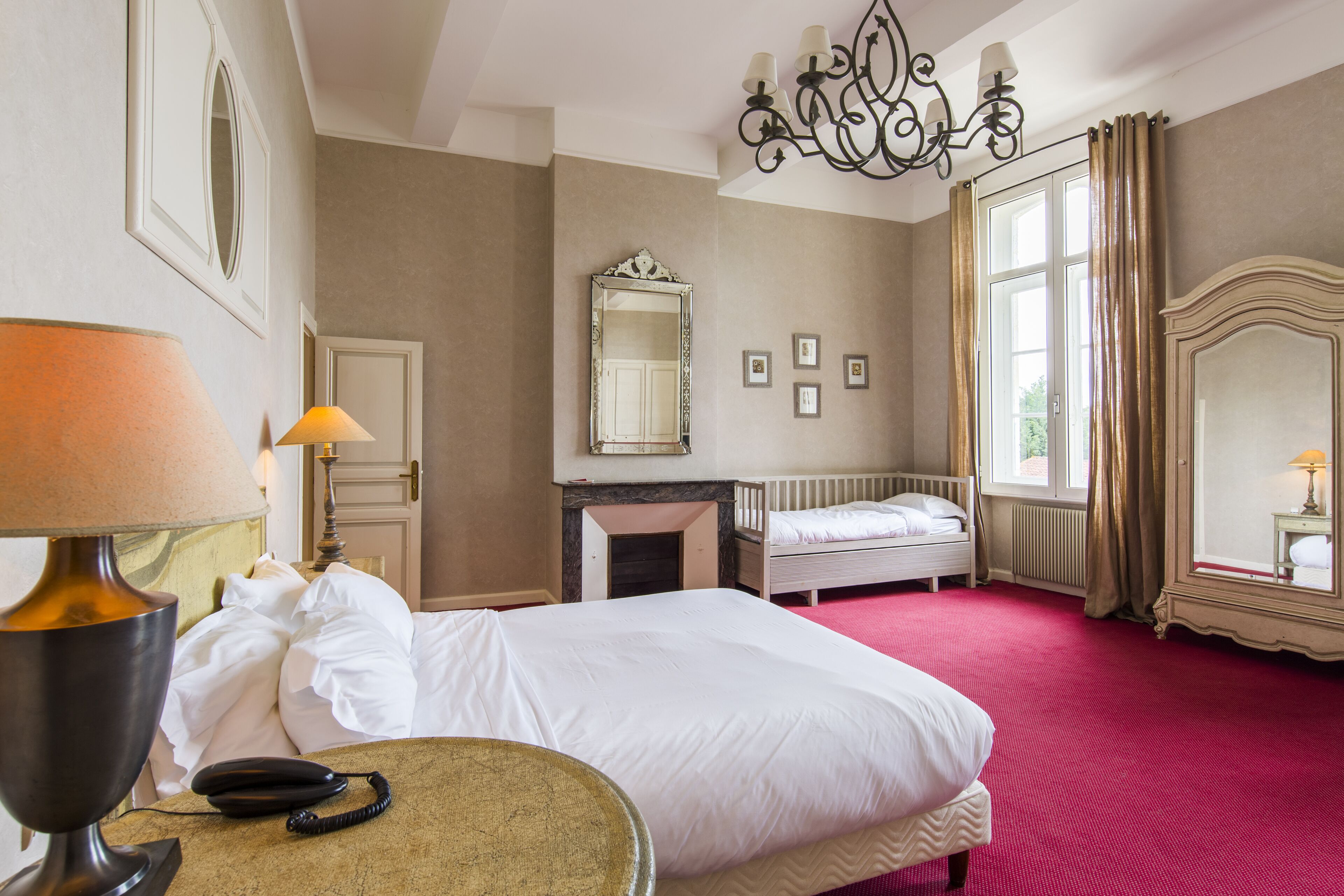 deluxe double room | in-room safe, soundproofing, iron/ironing board, free wifi