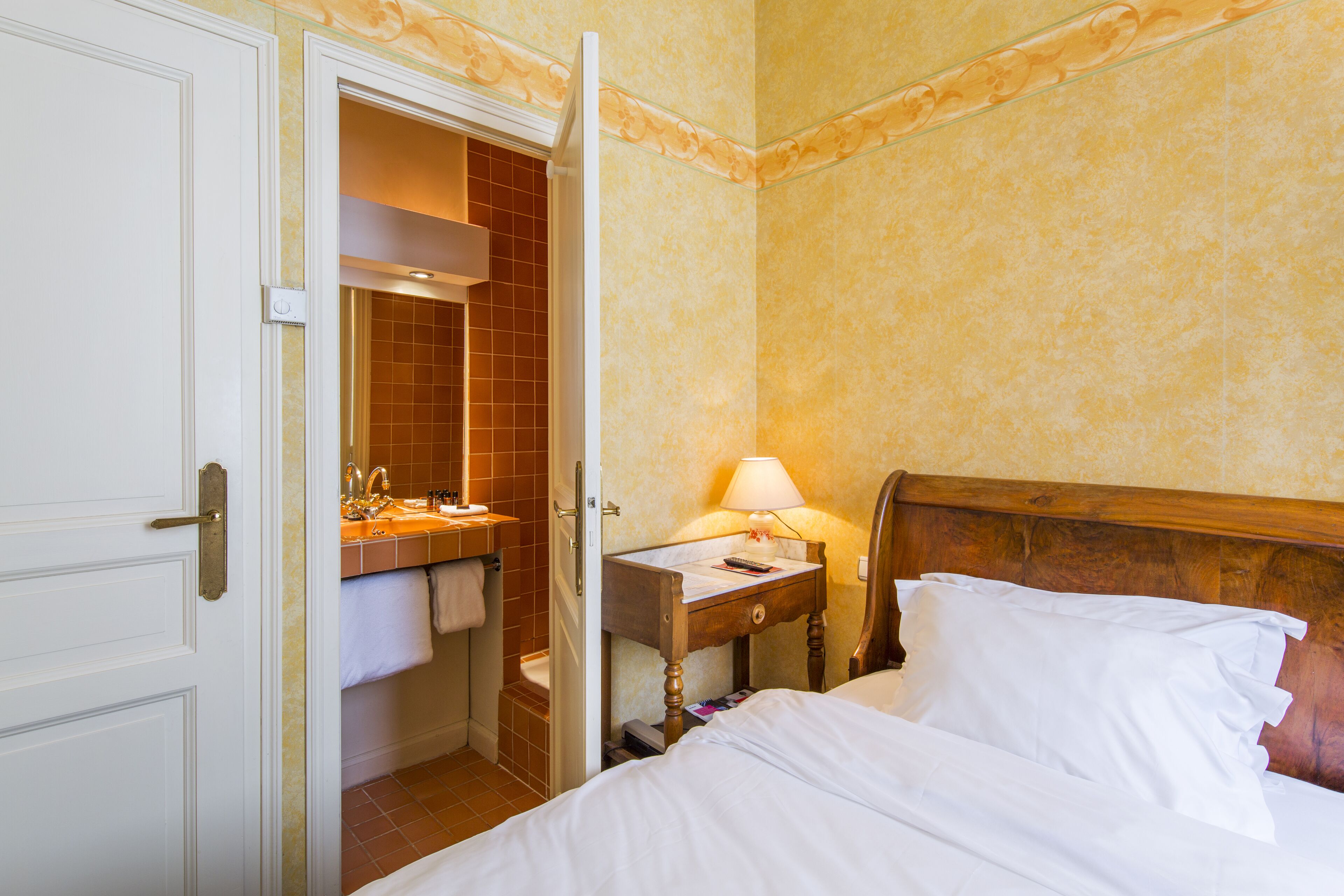 single room, 1 bedroom | bathroom | designer toiletries, hair dryer, towels