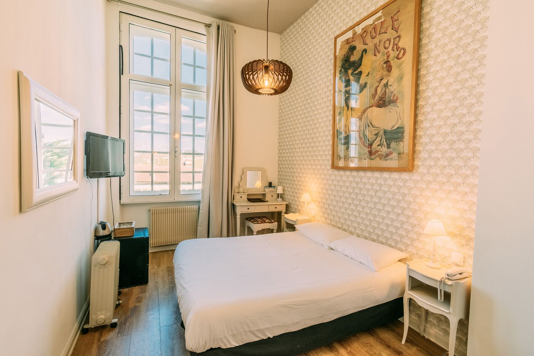 standard room, 1 double bed | in-room safe, soundproofing, iron/ironing board, free wifi