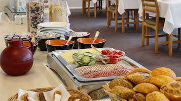 Desayuno buffet todos los días (con cargo)