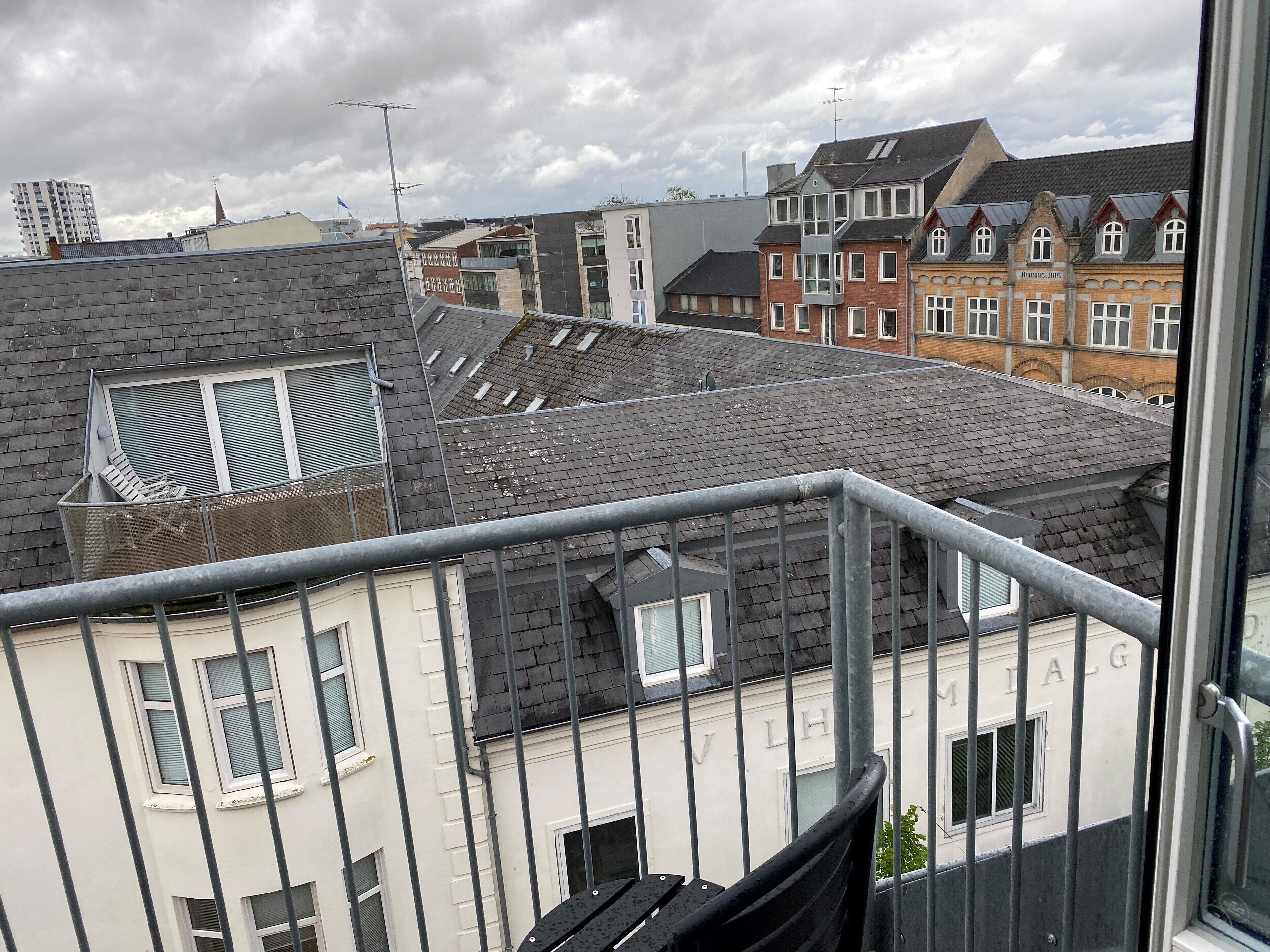 single room, balcony, city view (bed of 1x90 cm) | exterior