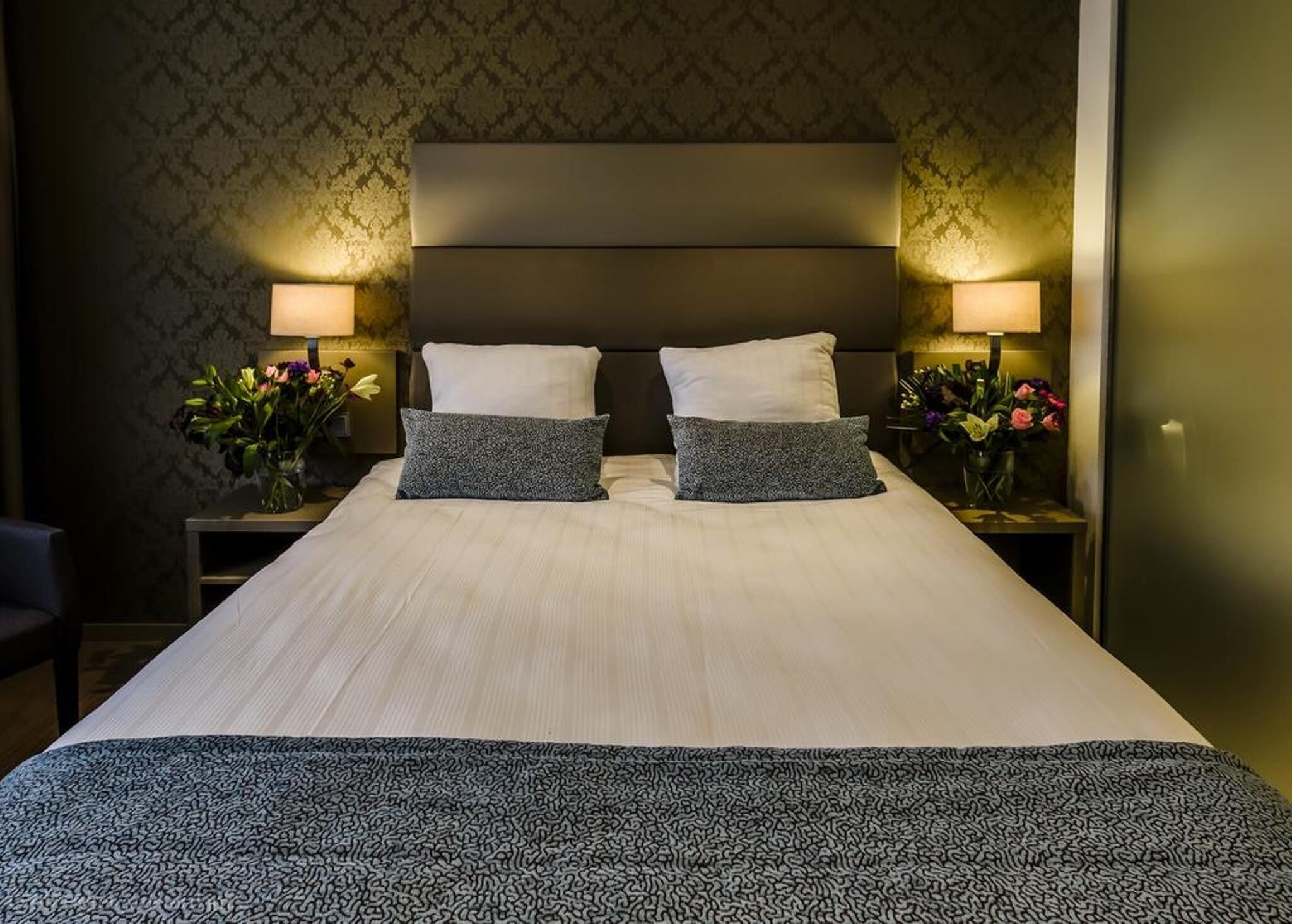 Lakens van Egyptisch katoen, luxe beddengoed, een minibar