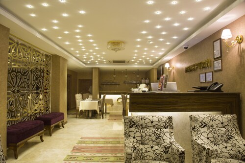 Golden Rain Hotel Old City