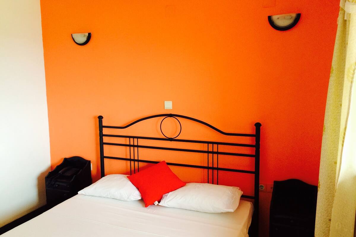 Cribs (free), WiFi (free)