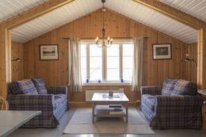 Standard Cabin, 2 Bedrooms | Living area