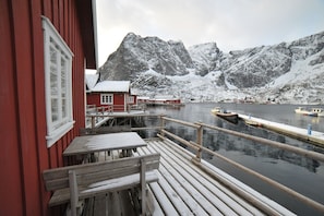 1-bedroom Comfort rorbu cabin | Terrace/patio - Reine Rorbuer - by Classic Norway Hotels (Moskenes)