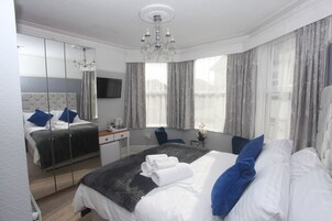 Deluxe Tek Büyük Yataklı Oda, Banyolu/Duşlu (large with king size bed)