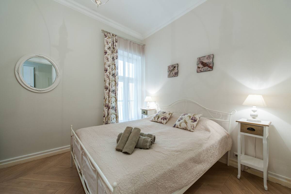 Old Town Romantic Apartment (Accessible by elevator)  | Iron/ironing board, free WiFi, bed sheets