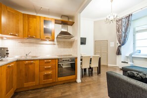 Town Hall Square Apartment, Sauna (Accesible by Elevator) | Eigene Küche | Großer Kühlschrank, Herdplatte, Wasserkocher mit Kaffee-/Teezubehör