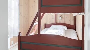 1 bedroom, individually decorated, individually furnished, bed sheets