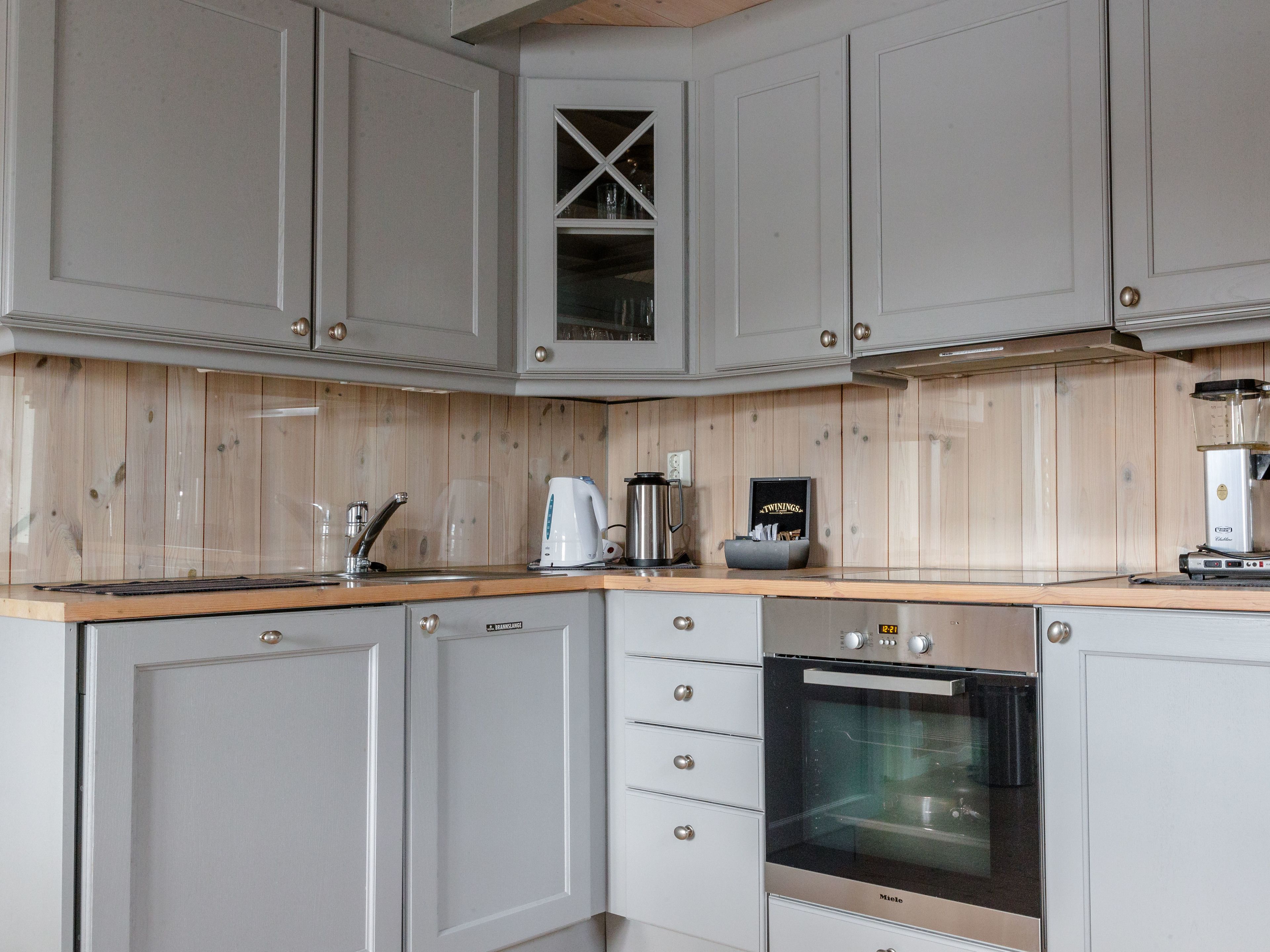 superior cabin, 2 bedrooms, kitchen, oceanfront | private kitchen | fridge, coffee/tea maker, electric kettle