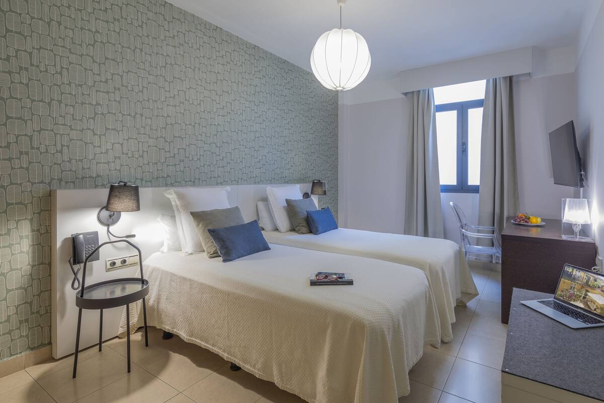 standard double or twin room | in-room safe, desk, blackout curtains, soundproofing