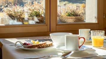 Daily buffet breakfast (CHF 25.00 per person)