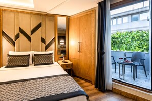 Premium bedding, minibar, in-room safe, desk