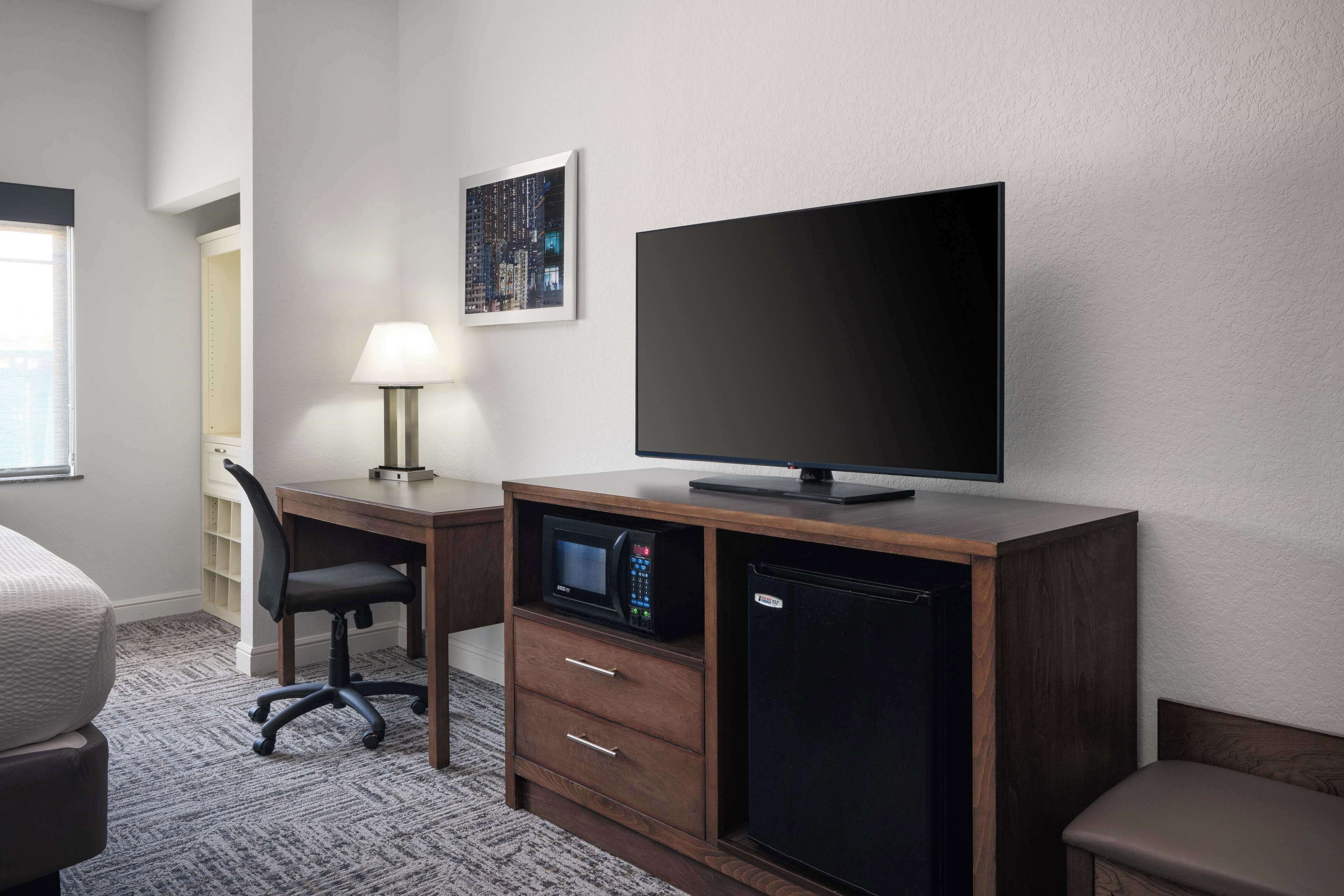 suite, 1 king bed, accessible, bathtub (with single sofabed) | pillow-top beds, desk, laptop workspace, blackout curtains