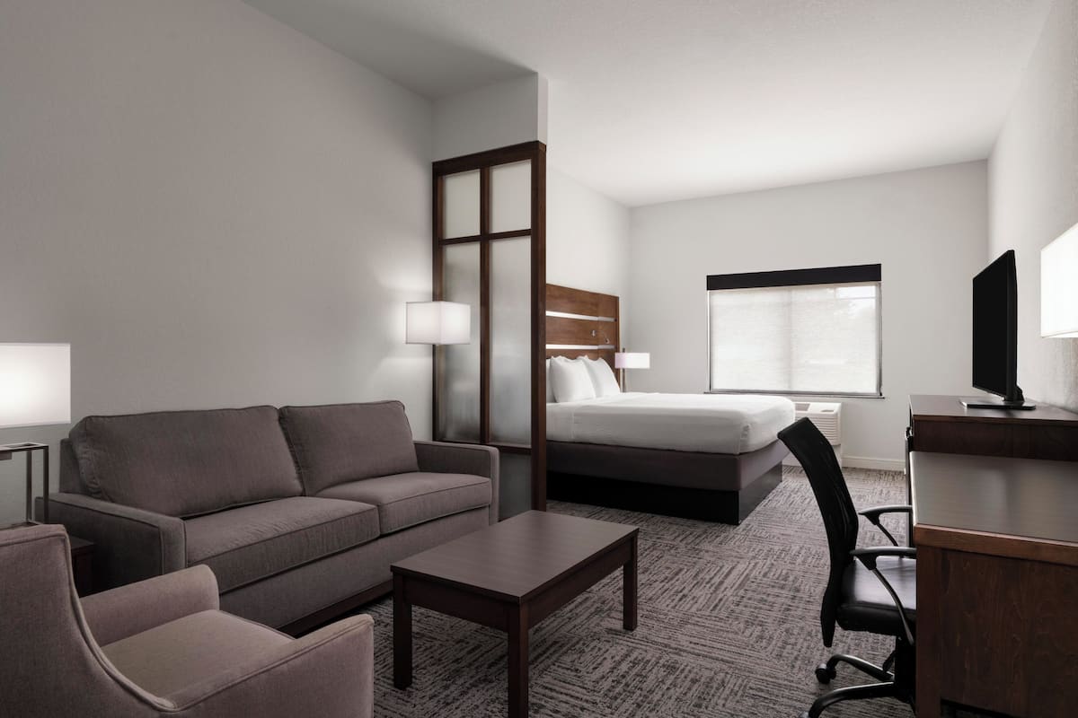 Pillowtop beds, desk, laptop workspace, blackout drapes