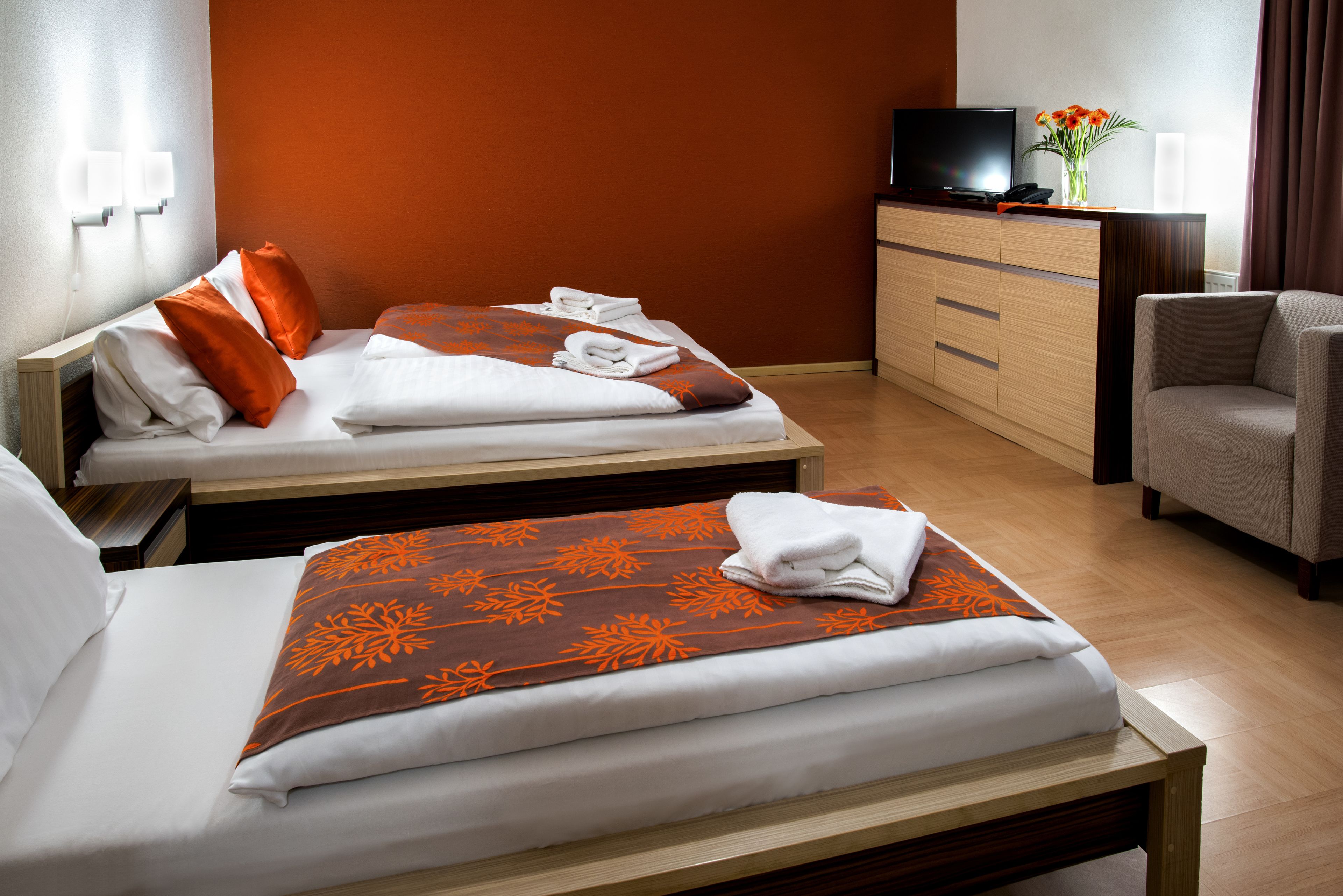 standard triple room | 1 bedroom, desk, blackout curtains, iron/ironing board