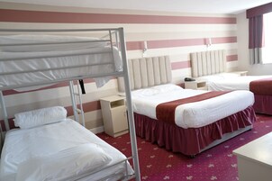 Familiekamer, uitzicht op zee | Een strijkplank/strijkijzer, gratis wifi, beddengoed