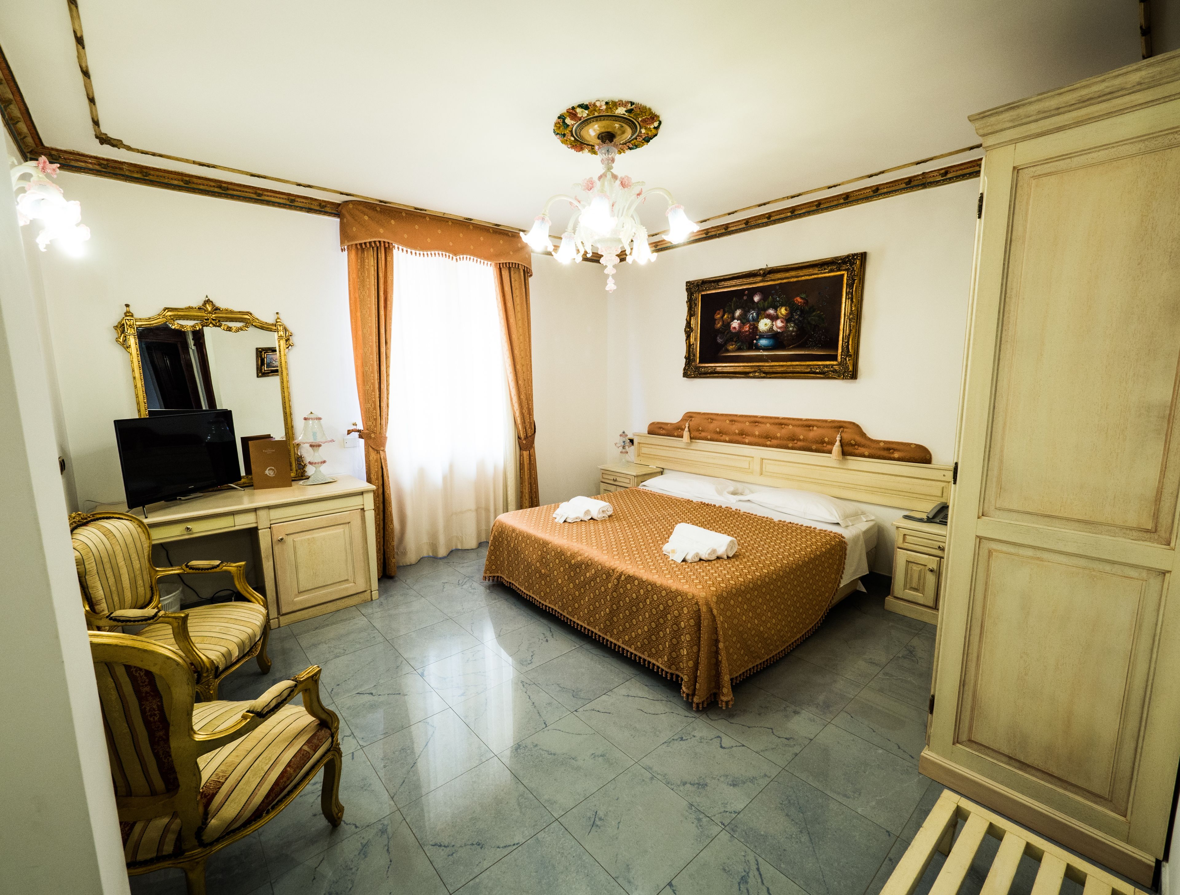 deluxe double room single use | minibar, desk, laptop workspace, blackout curtains