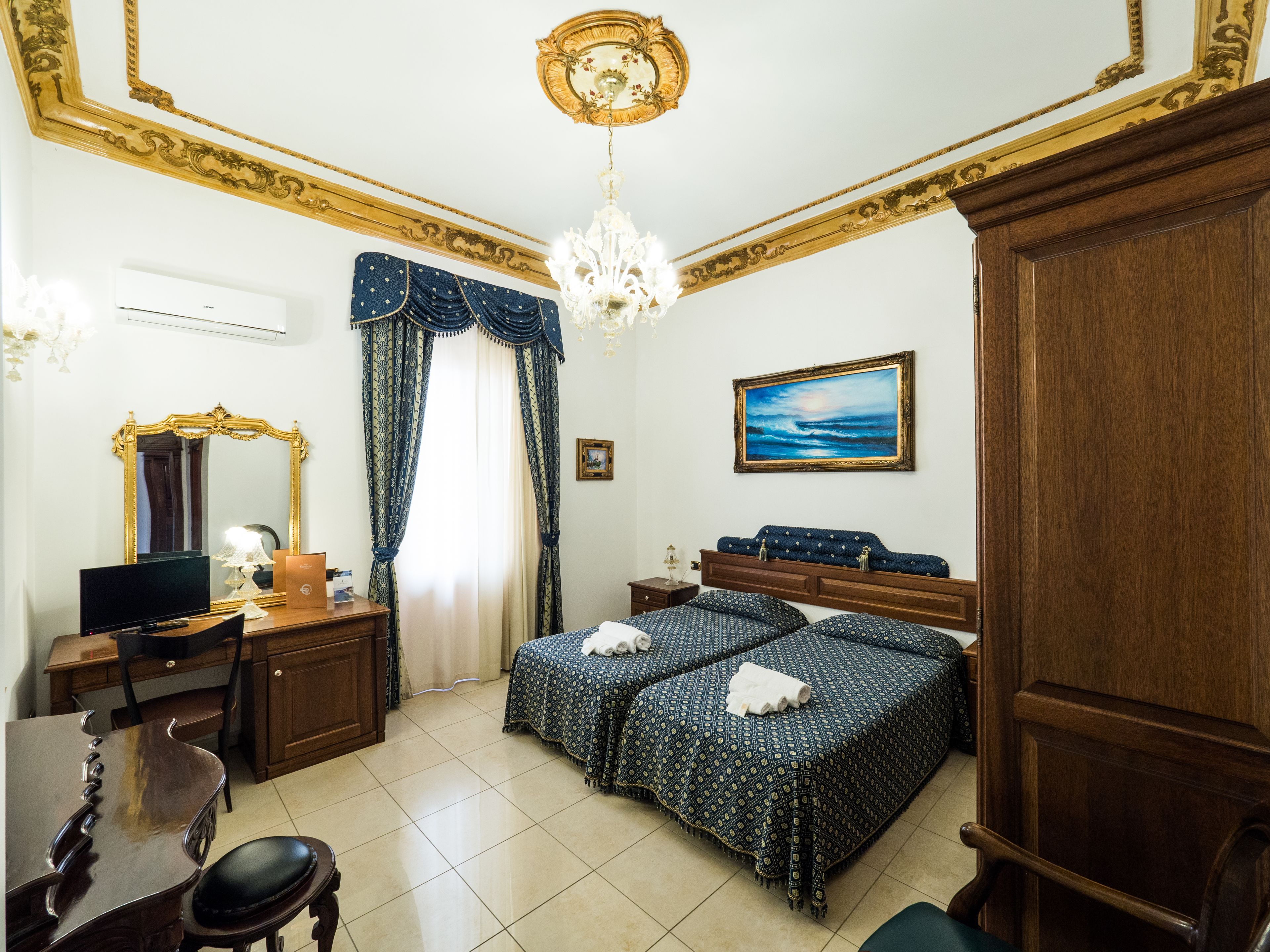 standard double or twin room | minibar, desk, laptop workspace, blackout curtains