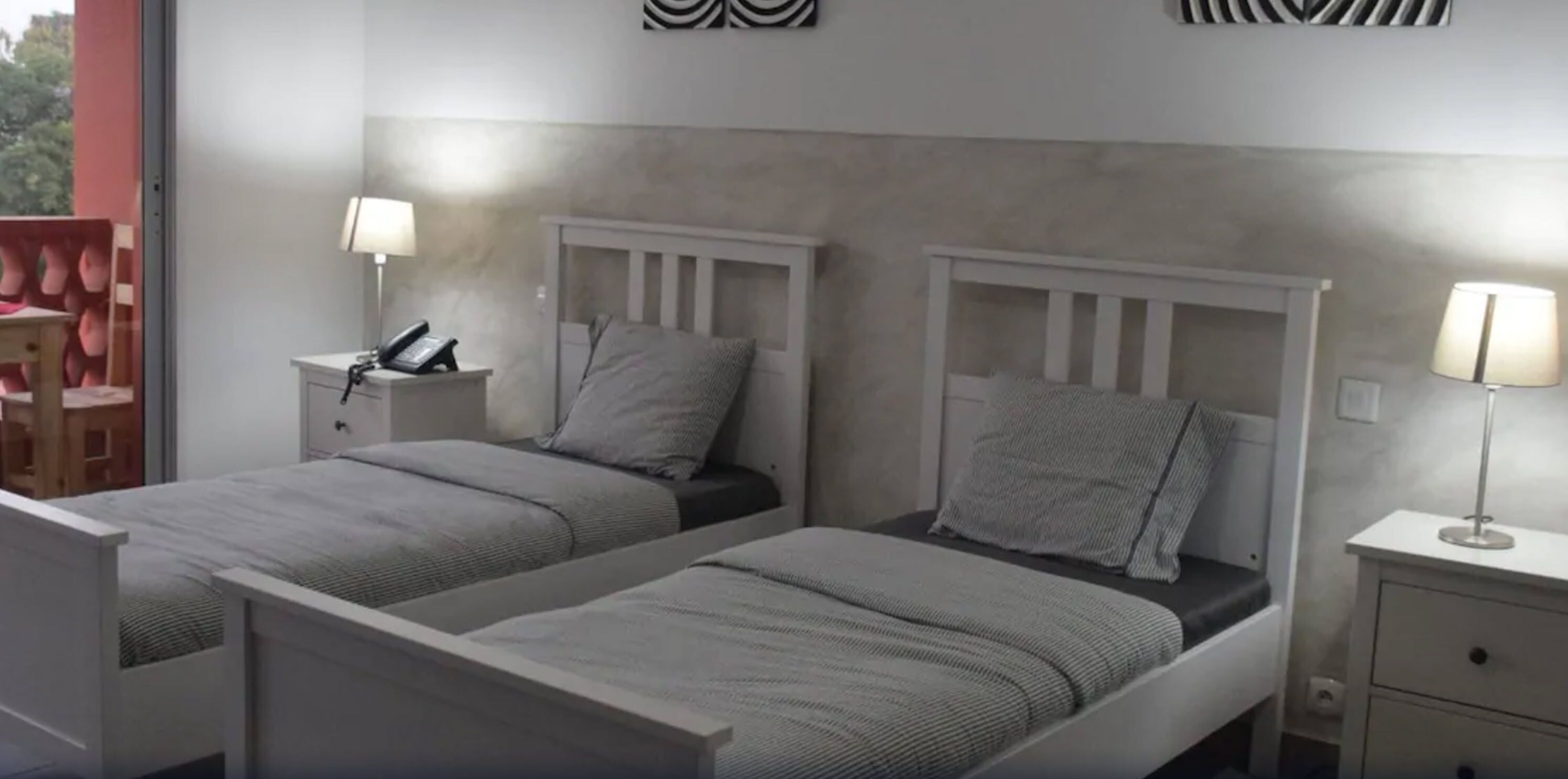 standard twin room | 1 bedroom, minibar, in-room safe, desk