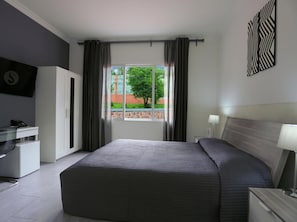 Minibar, in-room safe, desk, blackout curtains - 5 Swiss Hotel (Kigali)