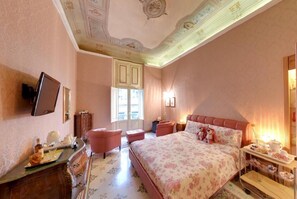 Chambre triple Standard | Draps en coton égyptien, literie de qualité, couette en duvet, minibar