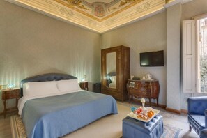 Chambre supérieure double | Draps en coton égyptien, literie de qualité, couette en duvet, minibar