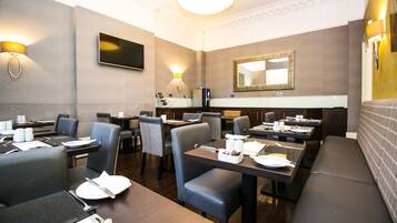 Engelsk frukost varje dag (GBP 9.50 per person)
