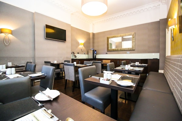 Café da manhã inglês diário (GBP 9.50 por pessoa)
