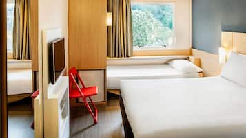 Quarto standard, várias camas | Frigobar, Wi-Fi de cortesia, roupa de cama