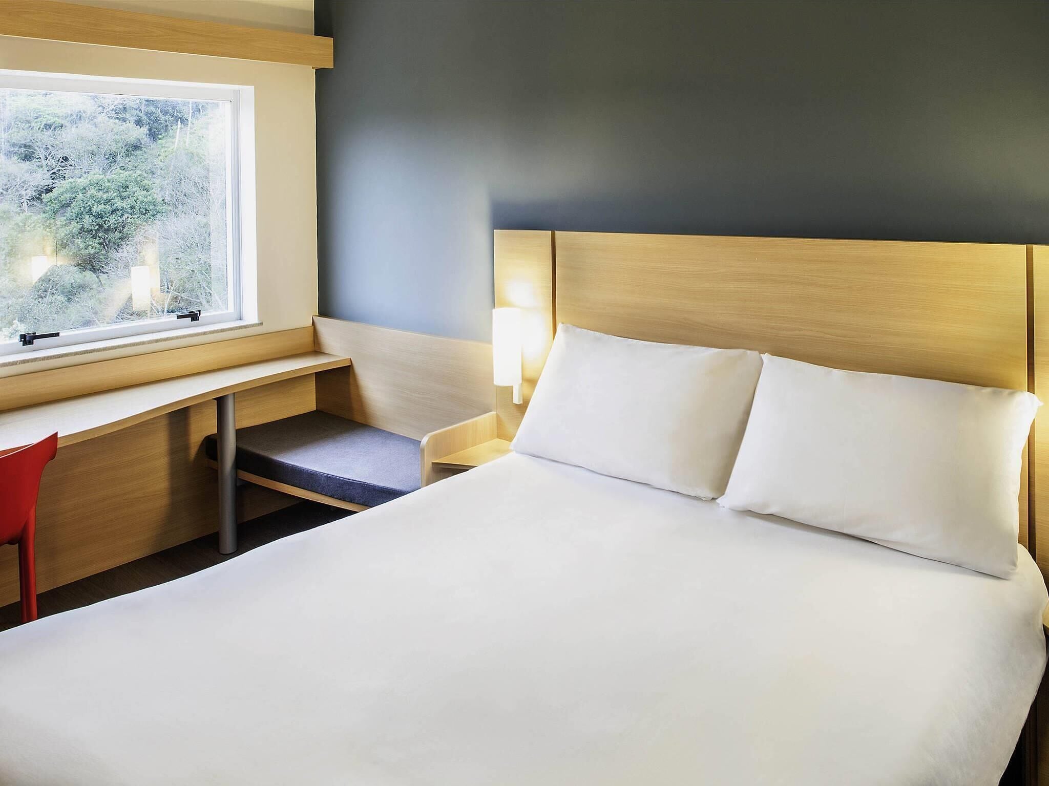 Standard Room, 1 Double Bed | Minibar, WiFi (free), bed sheets
