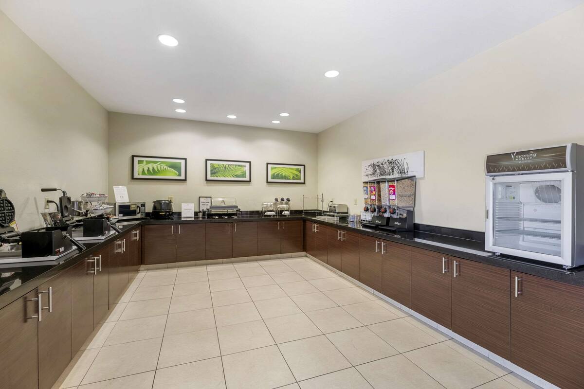 free buffet breakfast