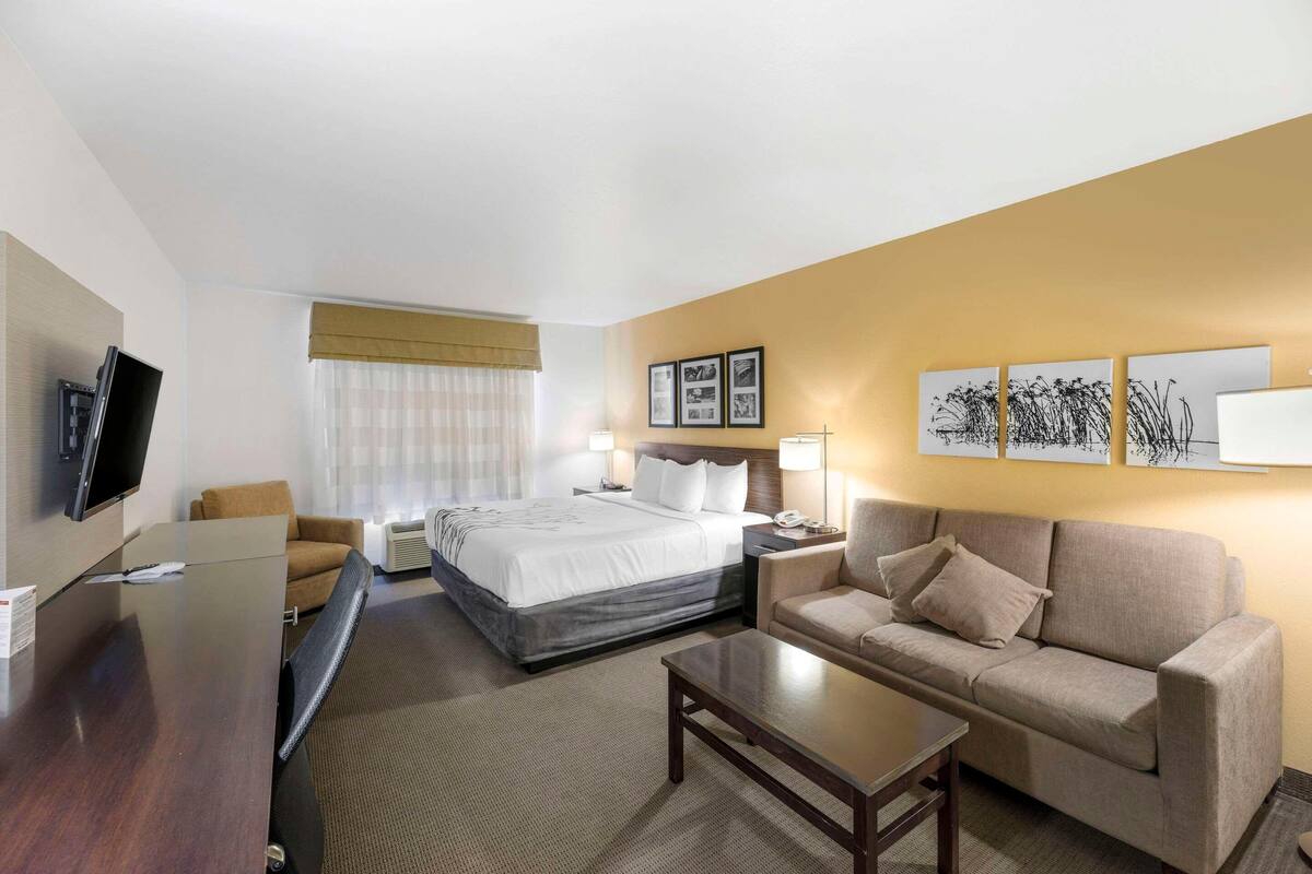 Desk, iron/ironing board, rollaway beds (surcharge), WiFi (free)