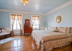 Zimmer, 1 King-Bett | Individuell dekoriert, individuell eingerichtet, kostenloses WLAN