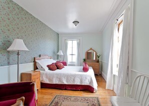 Rom, 1 queensize-seng | Individuelt dekorert, individuelt innredet og wi-fi (inkludert)