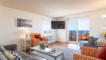 Deluxe Apartment, 2 Bedrooms, Ocean View | Premium bedding, individually decorated, individually furnished