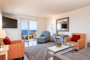 Deluxe Apartment, 2 Bedrooms, Ocean View | Living area
