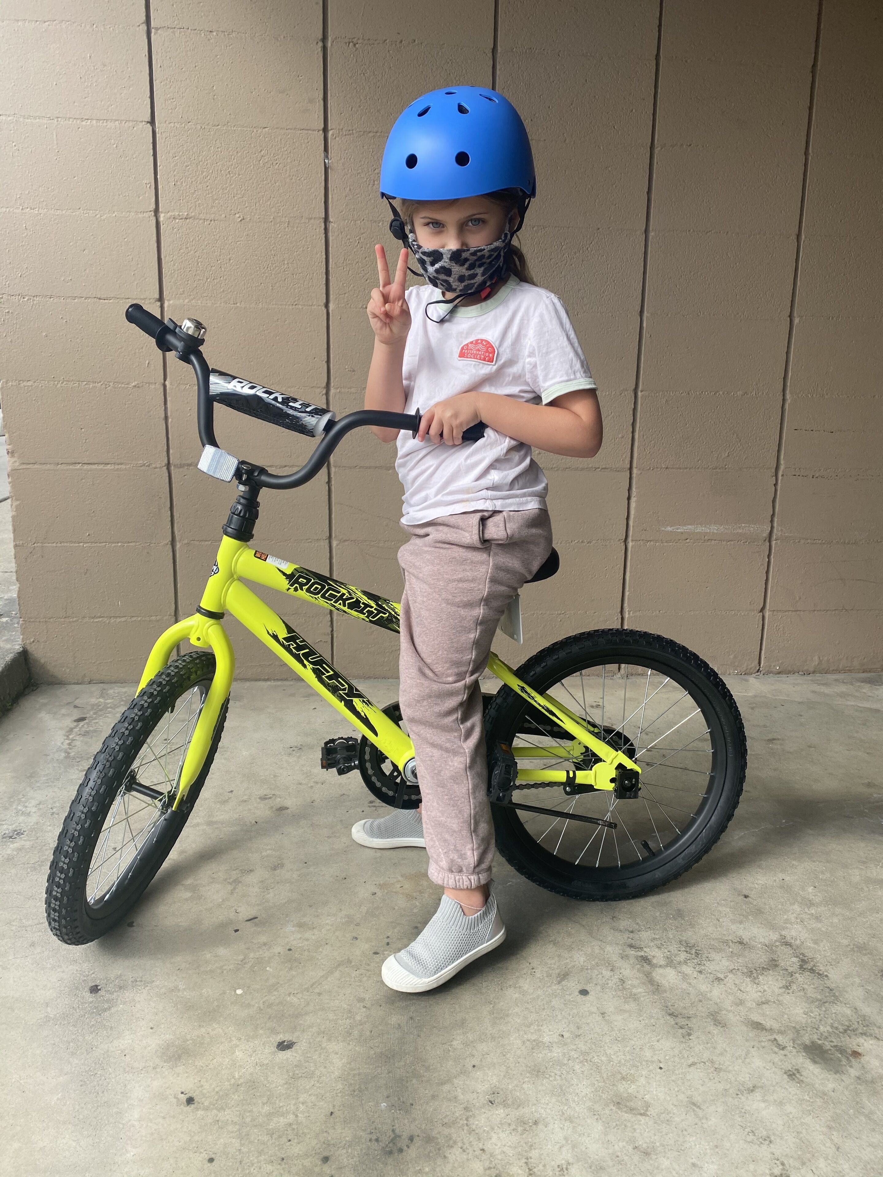beach nearby, white sand, sun-loungers, beach umbrellas