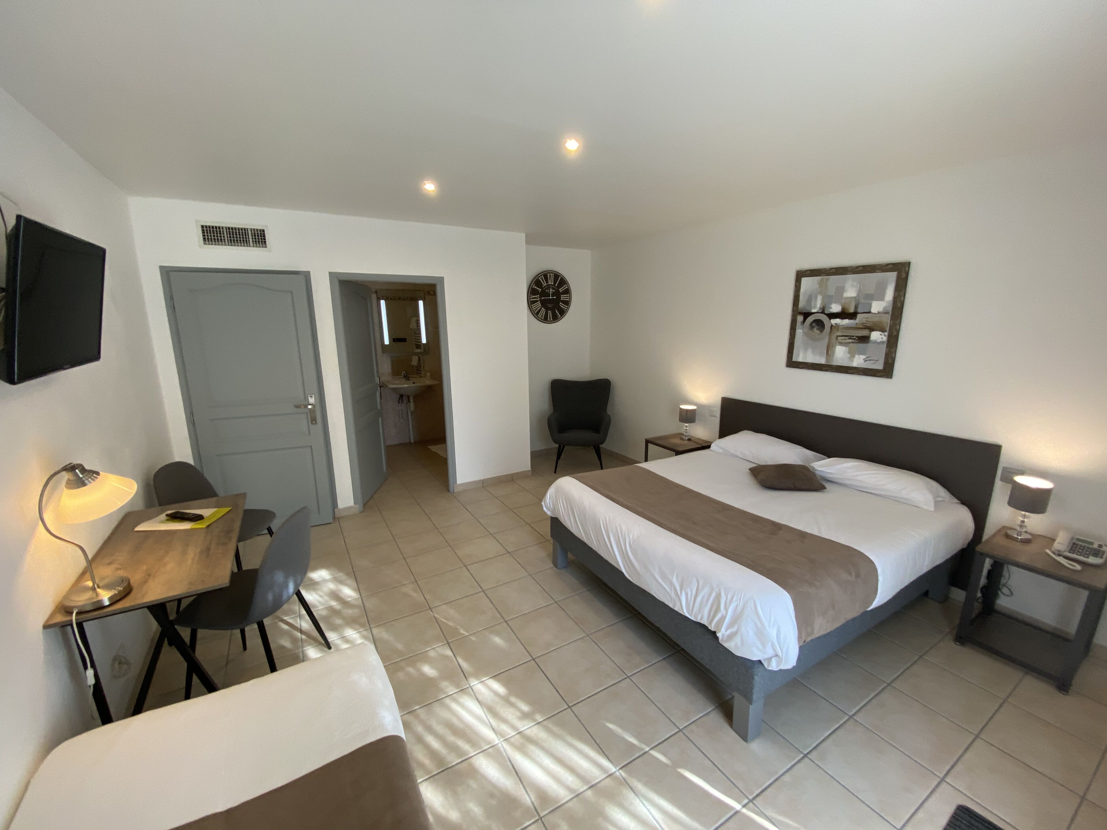 triple room | in-room safe, desk, soundproofing, iron/ironing board