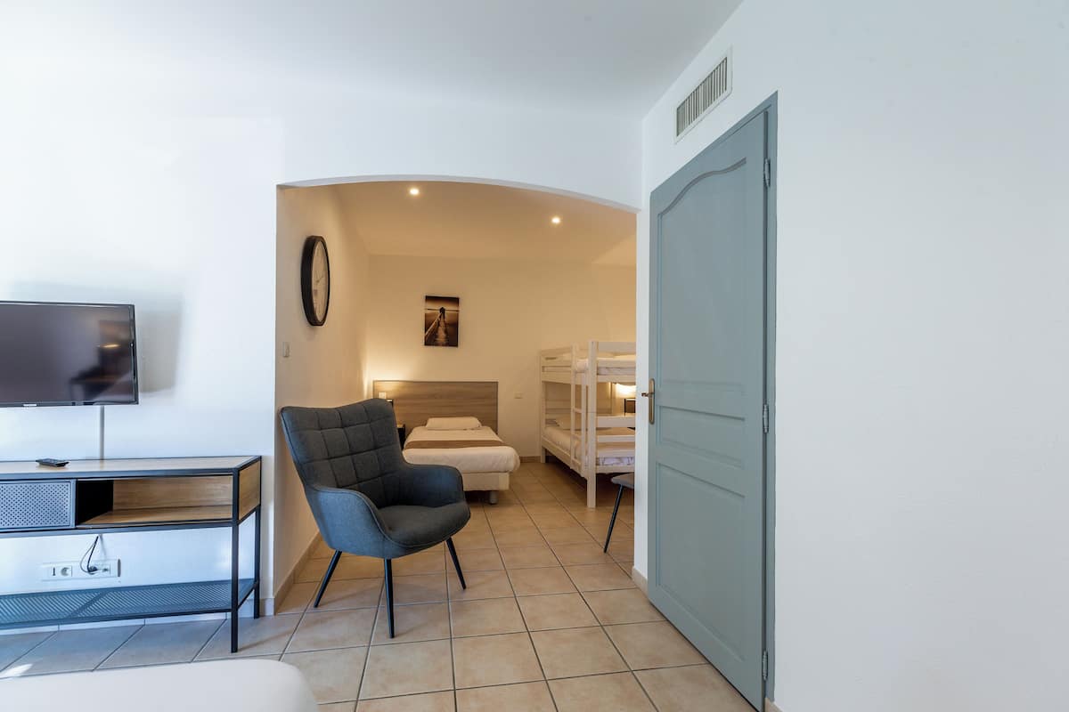 family room, multiple beds | in-room safe, desk, soundproofing, iron/ironing board