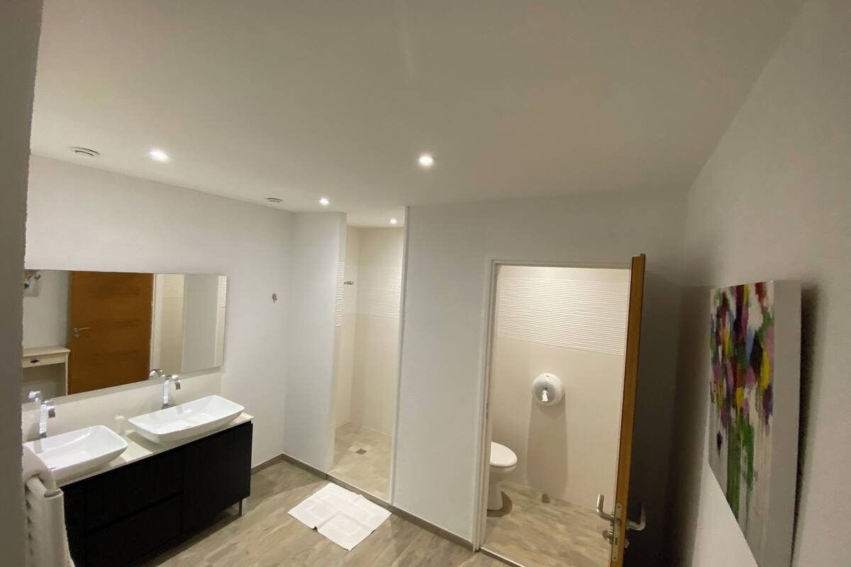 double room | bathroom | free toiletries, hair dryer, towels