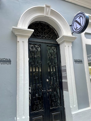 Front of property - Navona Studios (San Juan)