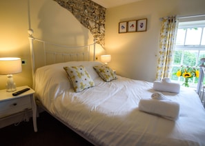 Chambre Double Tradition, baignoire (Country King) | Draps en coton égyptien, fer et planche à repasser, Wi-Fi