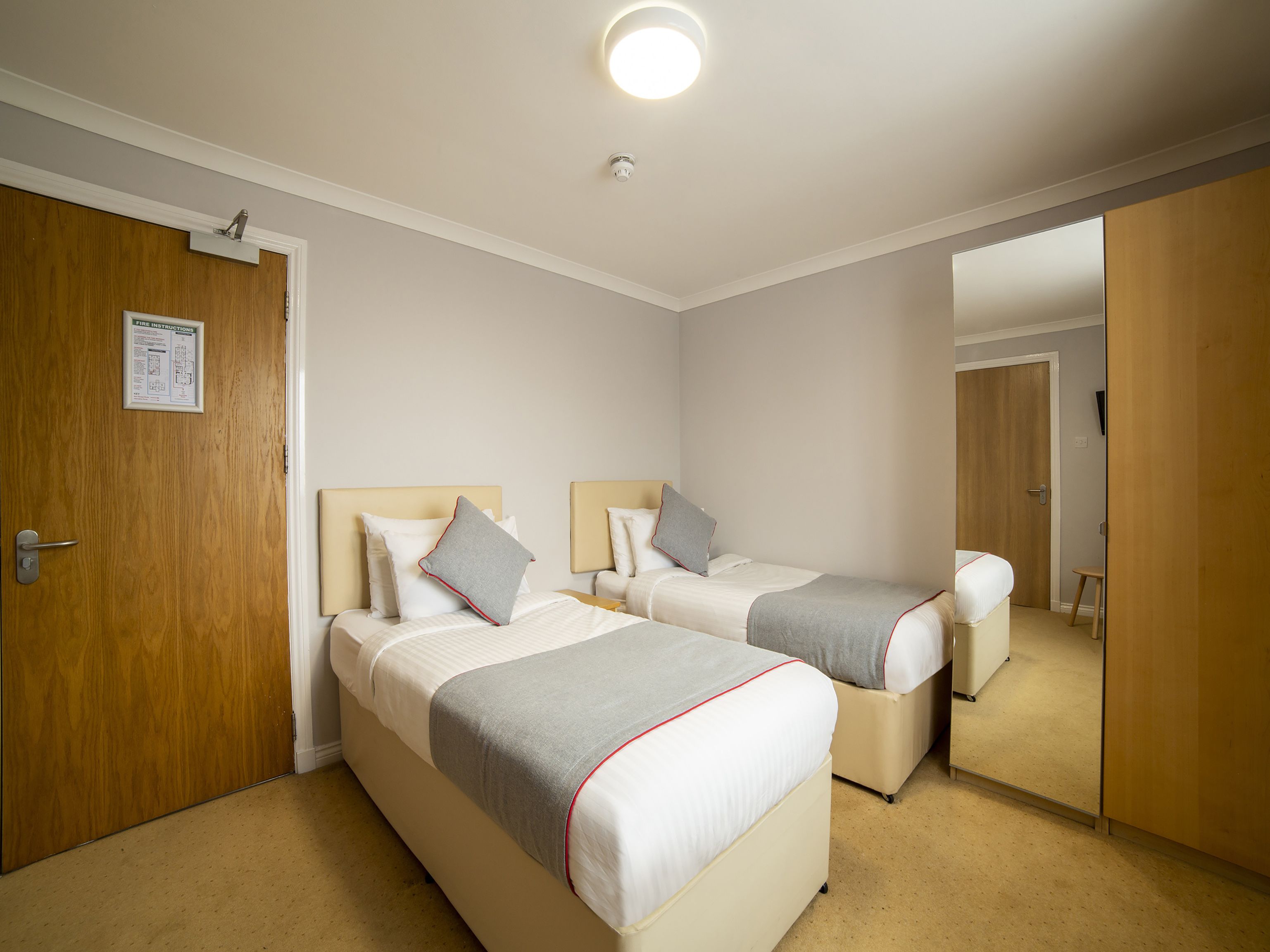standard twin room | free wifi