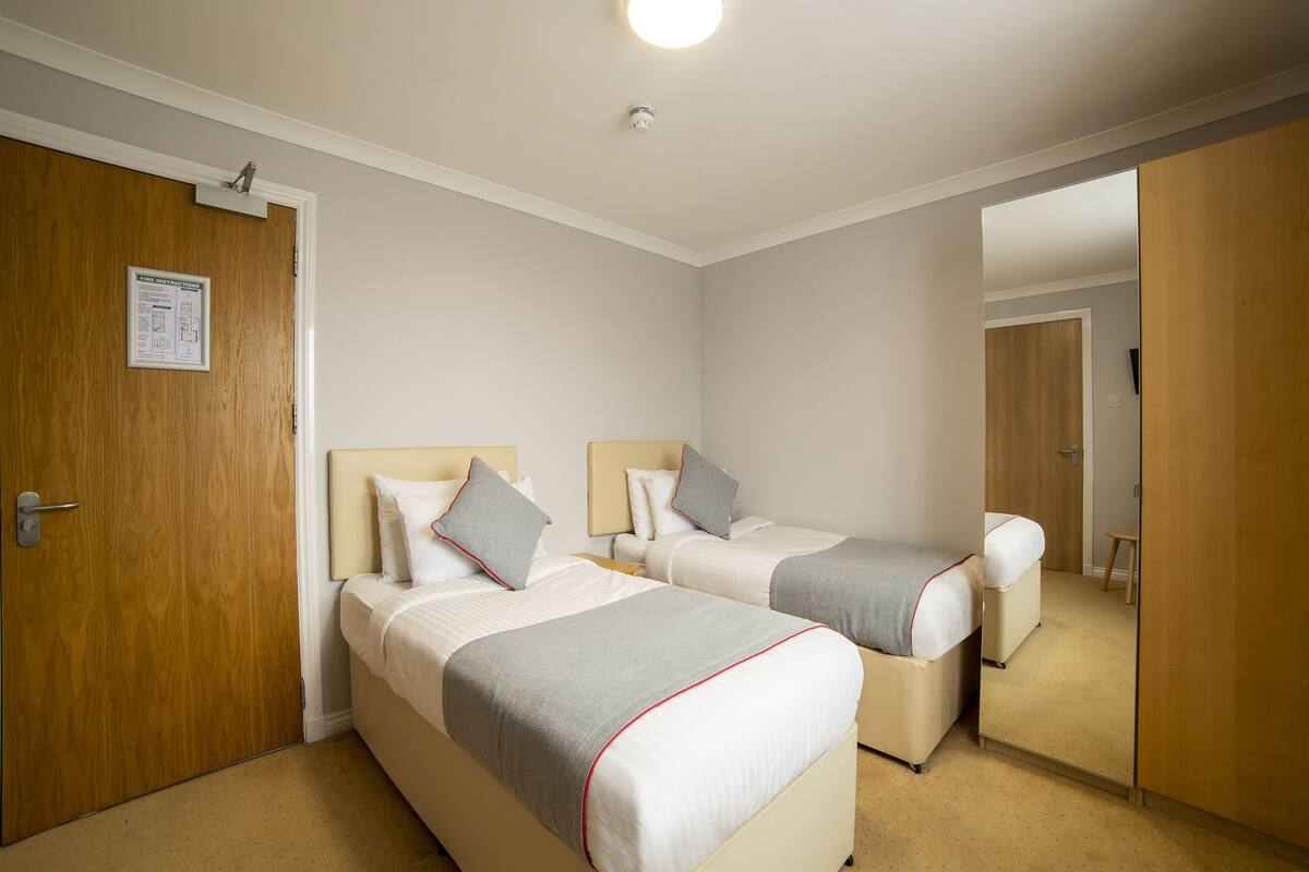 standard twin room | free wifi