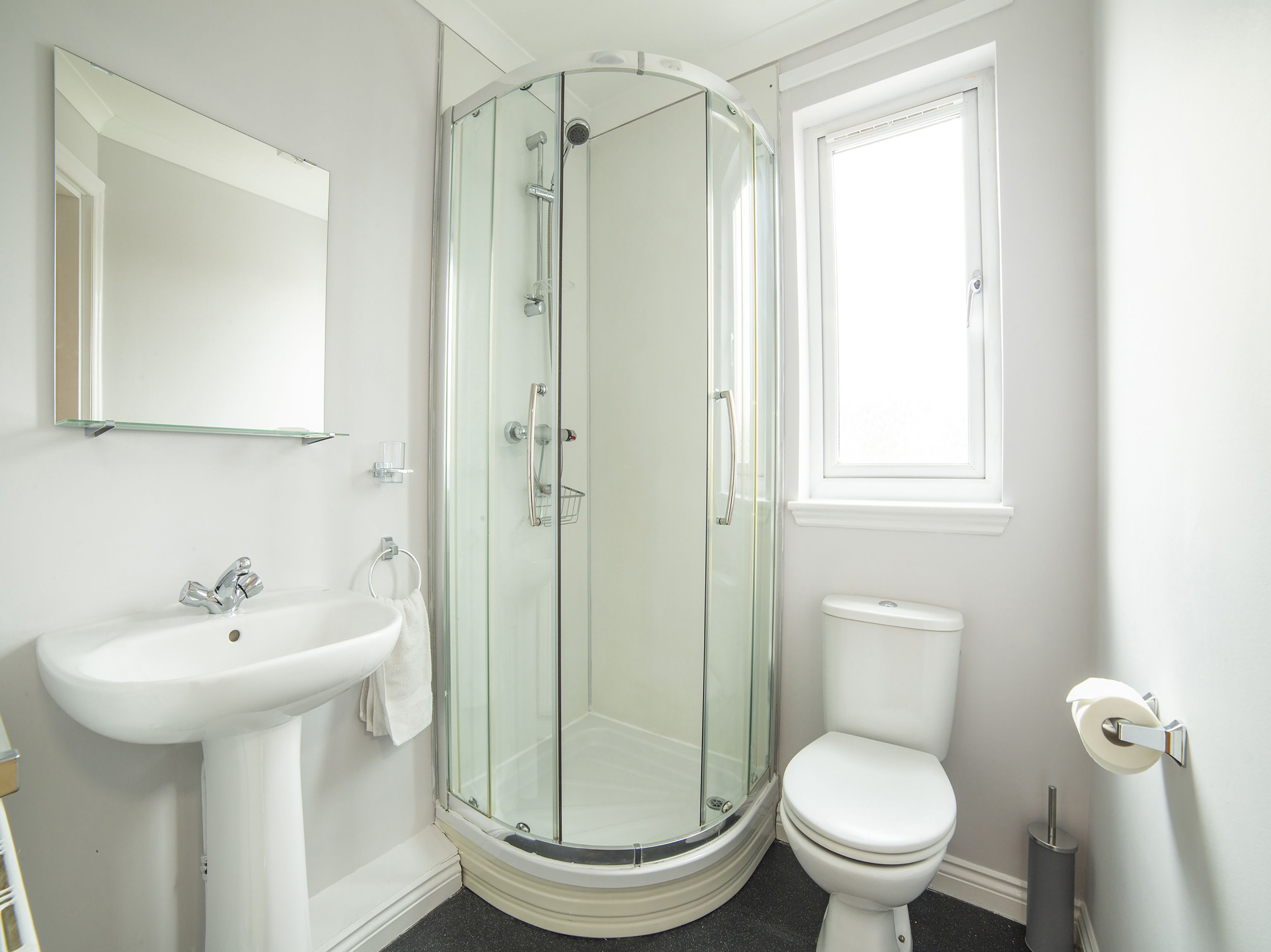 standard double room | bathroom | shower, free toiletries, hair dryer, towels