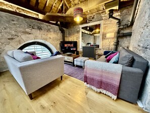 Apartment, Private Bathroom, River View (74 Brewhouse) | Lounge - Royal William Yard Apartments (Plymouth)