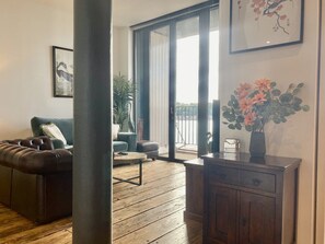 Apartment, Ensuite, River View (44 Clarence) | Lounge