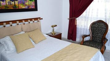 Minibar, in-room safe, rollaway beds (surcharge), WiFi (free)